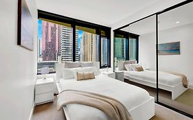 Luxurious 2Br Apartment - Central Cbd Location With Pool, Gym